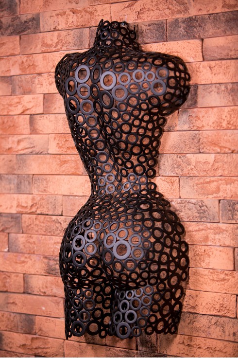 Манекен жіночий арт-деко із металевих шайб Iowa 02001