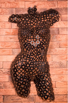 Манекен жіночий арт-деко з металевих шайб Georgia 01603 чорний