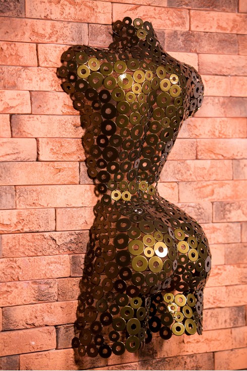 Манекен жіночий арт-деко із металевих шайб Iowa 02102